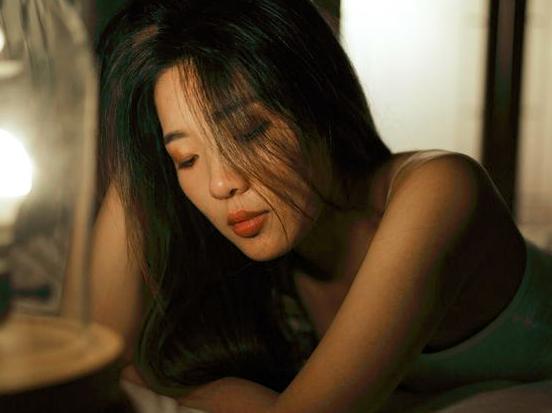 女人出轨被发现,她回头你还会接受吗?看看老实男人都是怎么做的