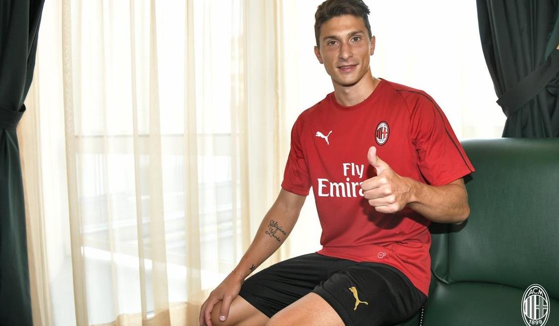 米兰官方:卡尔达拉接受球队体检