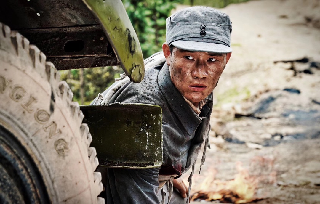 电影《黄花塘往事》剧照曝光 谢孟伟神情笃定步步惊心