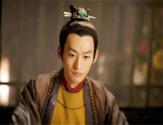 他是帝王宠臣,睡了两个妃子,皇帝不小心射了他一箭,被他杀了!