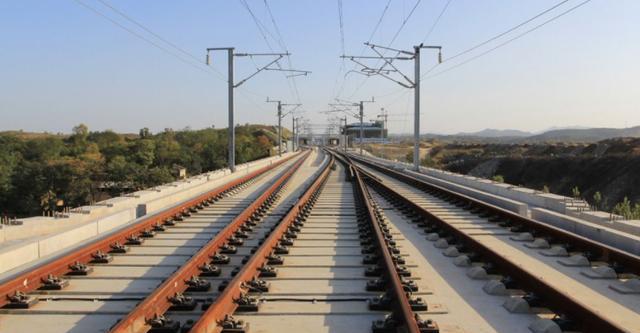 孝感北站位于湖北省孝感市大悟县高店乡,隶属武汉铁路局汉西车务段