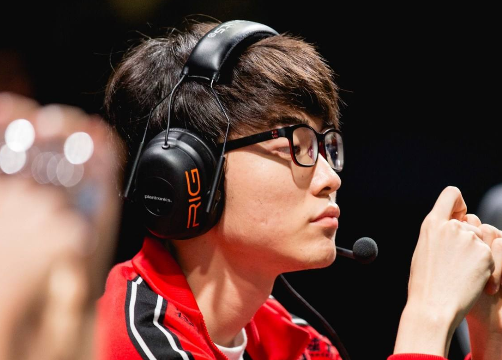 登顶韩服却输了比赛?skt夏季赛持续低迷,faker已经闭上了眼!