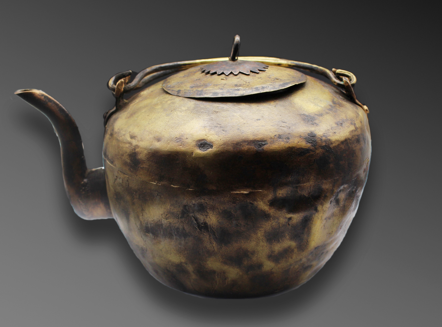 收藏界精品—— "软提梁铜壶"