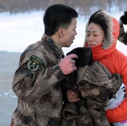 军嫂零下40度到边防连,只为与丈夫相聚2小时,眼泪冻成冰蛋!