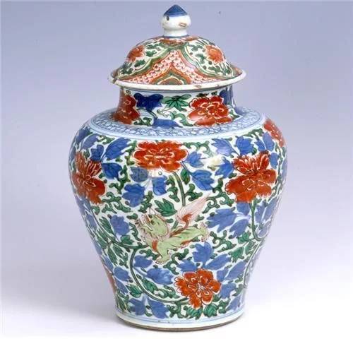 华丽精美的乾隆五彩瓷器价值连城,怎样才能快速鉴定真假?