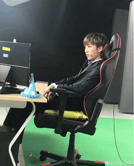 18岁的骚白,18岁的嗨氏,18岁的孤影,简直是天壤之别!