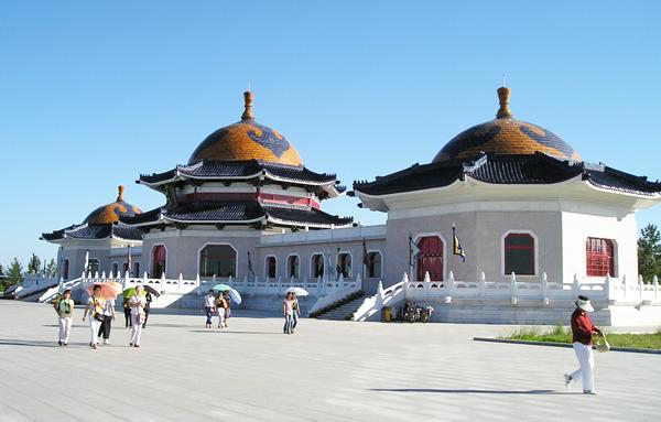 《元史》记载成吉思汗"葬起辇谷",《马可