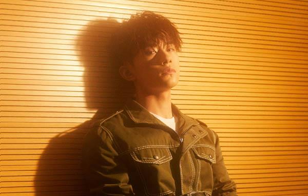 易烊千玺举铁了吗是什么梗?最新杂志照曝光肌