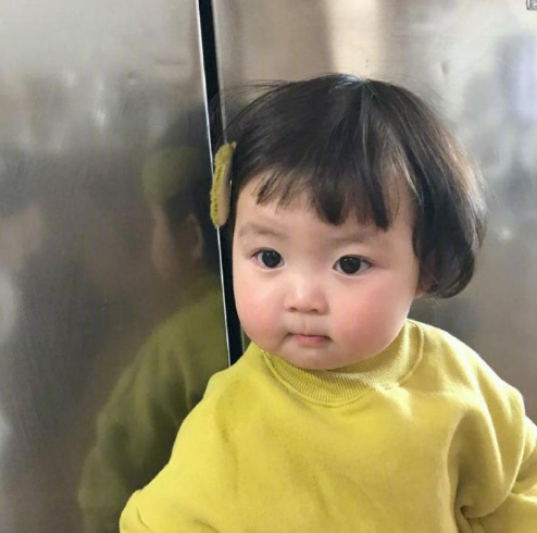 超可爱的小胖妞,好想捏捏脸()