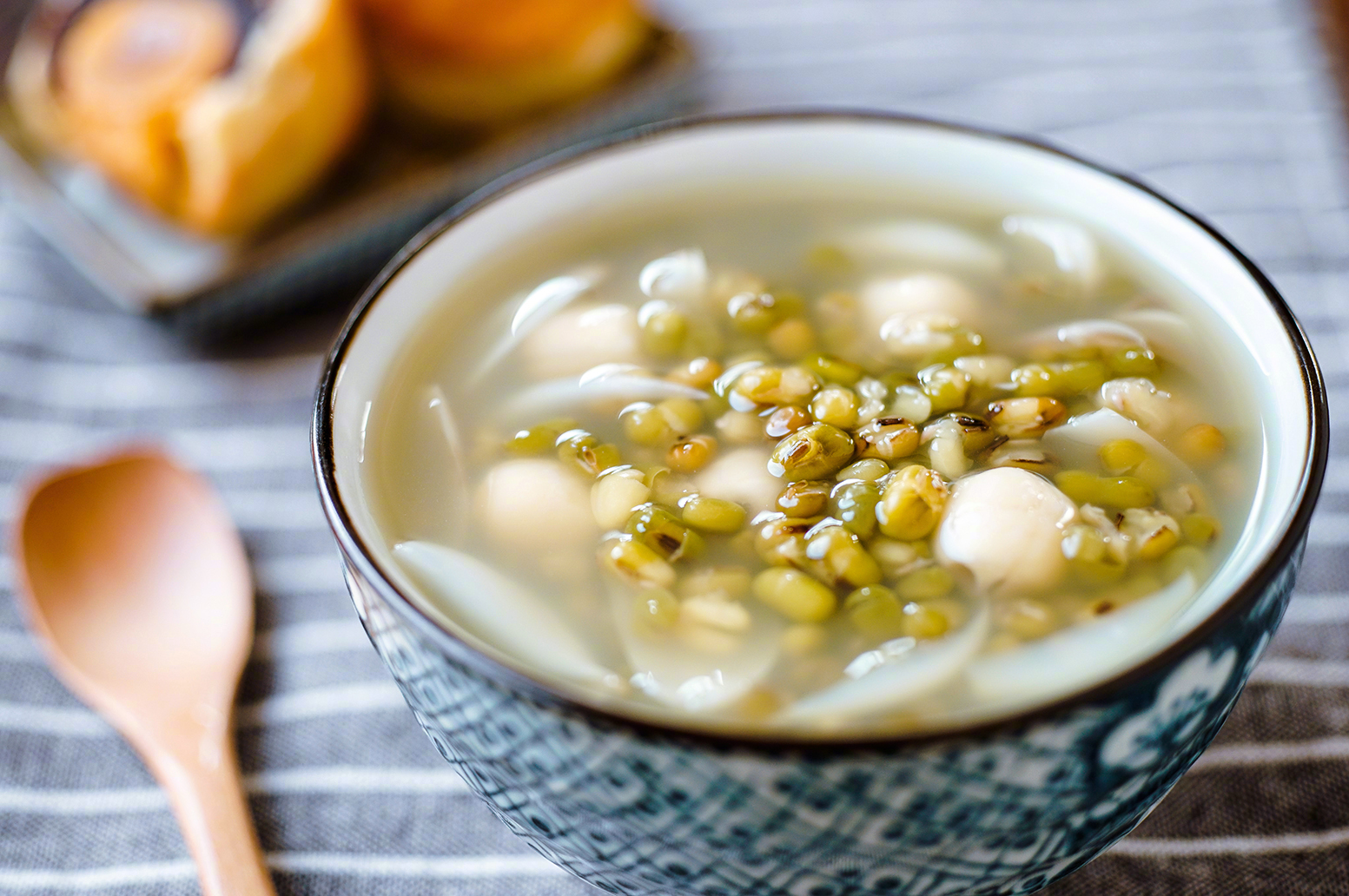 莲子百合绿豆汤