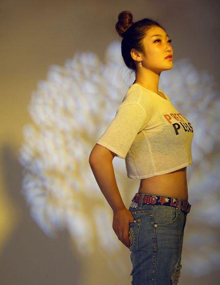 女篮新晋女神李梦,对加拿大砍最高18分,和阿不都合影很有夫妻像