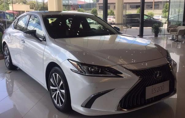 19款雷克萨斯es实拍,28万起内饰比s级更美!