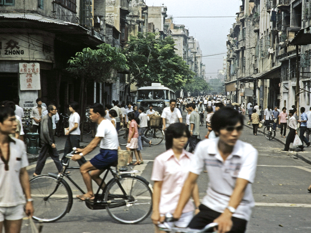 上世纪70年代末以来,广州市经济迅猛发展,老城区面临着大规模的旧城