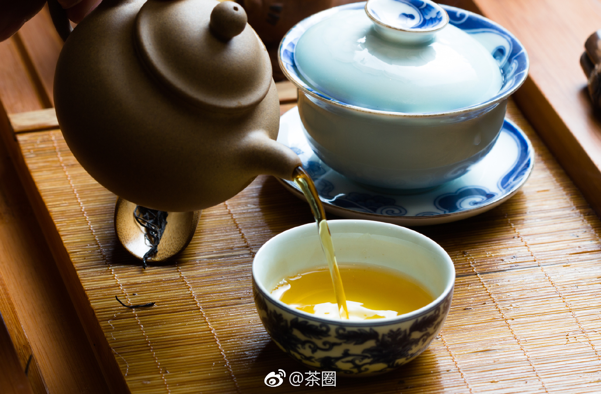 一段闲暇时光,一杯清茶,一本好书,茶叶飘香,茶韵悠悠……不亦乐乎