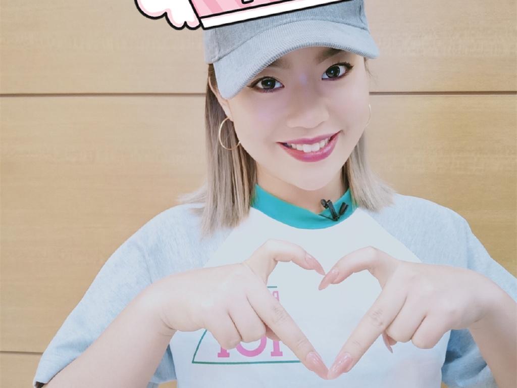 王菊的杂志你敢看吗?造型雷人,赘肉突出,网友直呼辣眼睛!