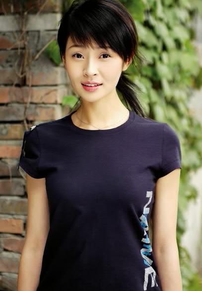 36岁于明加近照老公隐藏了整整8年两个女儿比妈妈还漂亮