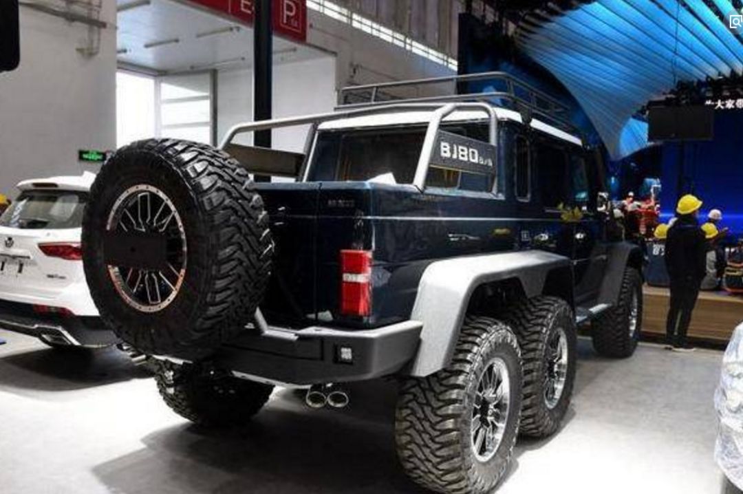 但是仍不能阻挡北汽对越野车的热情,bj 80 6x6虽然不是量产车型,但是