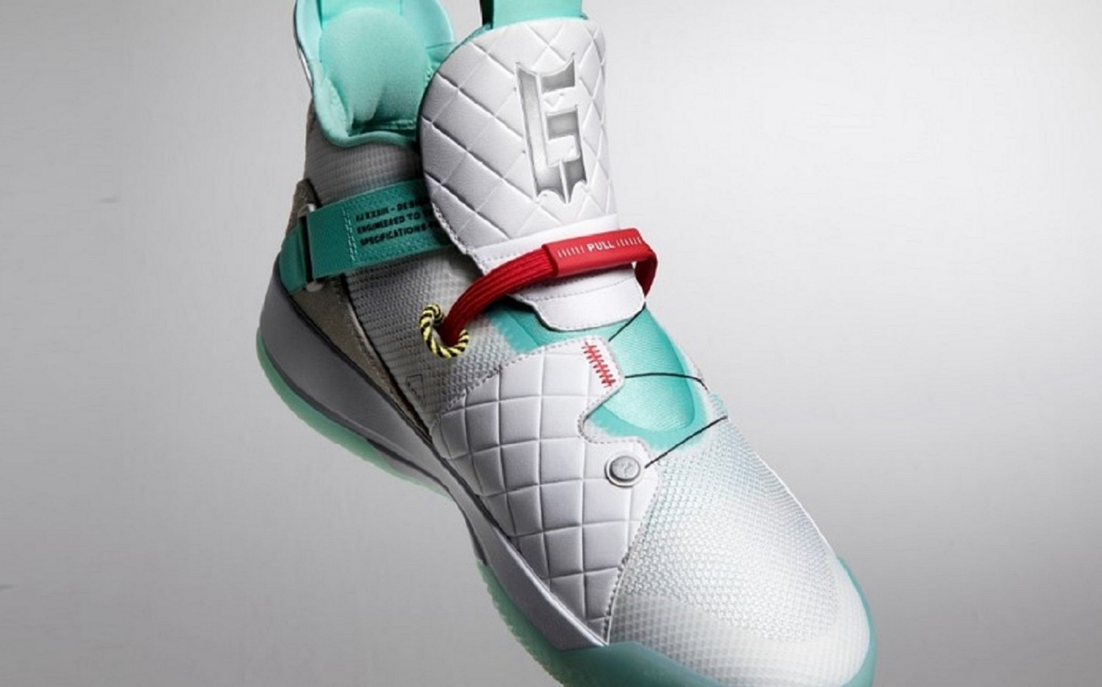 大侄子的特别待遇,郭艾伦球员版 air jordan 33 发布!