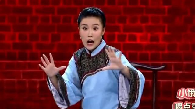 21岁东北虎娘们上台演戏,冯小刚笑得直不起腰,宋丹丹笑出泪