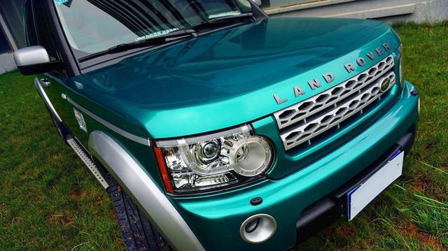 路虎发现4车身改色贴膜pwf高光金属墨绿膜