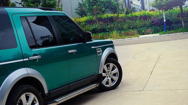 路虎发现4车身改色贴膜pwf高光金属墨绿膜