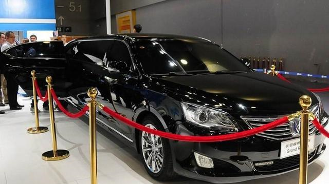 国产加长版"林肯"礼宾车,豪华包厢卖30万,性价比碾压众豪车