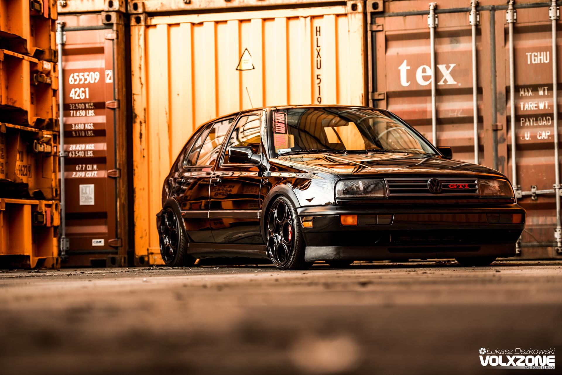 黑武士高尔夫gti里竟藏着"红头引擎",打开机盖后真是惊呆了!