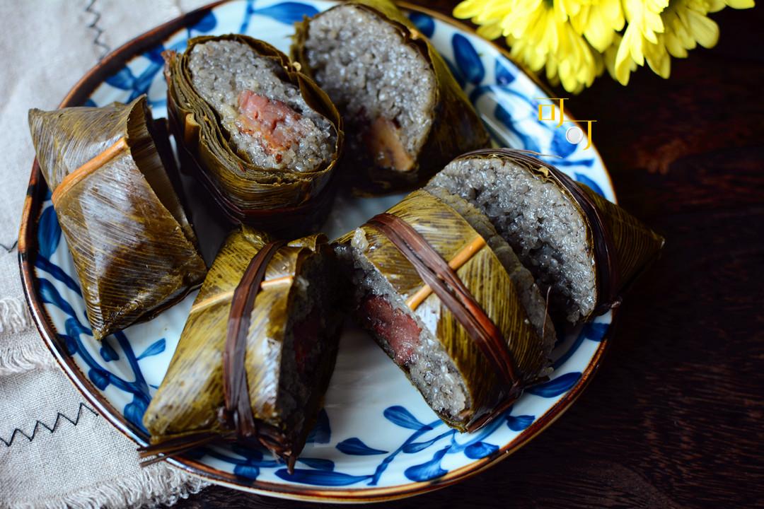 来自贵州布依族的鲜肉板栗灰粽,加了草木灰更香更易消化