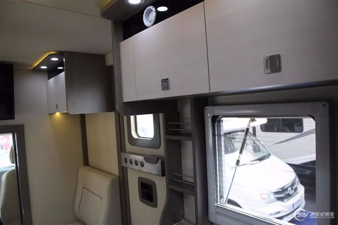 c本能驾驭这么霸气的越野房车?新星北斗越野房车亮相北京房车展