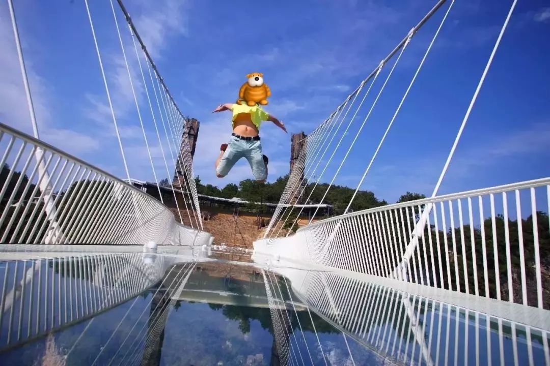 肇庆首座玻璃桥横空出世,玩的就是心跳!