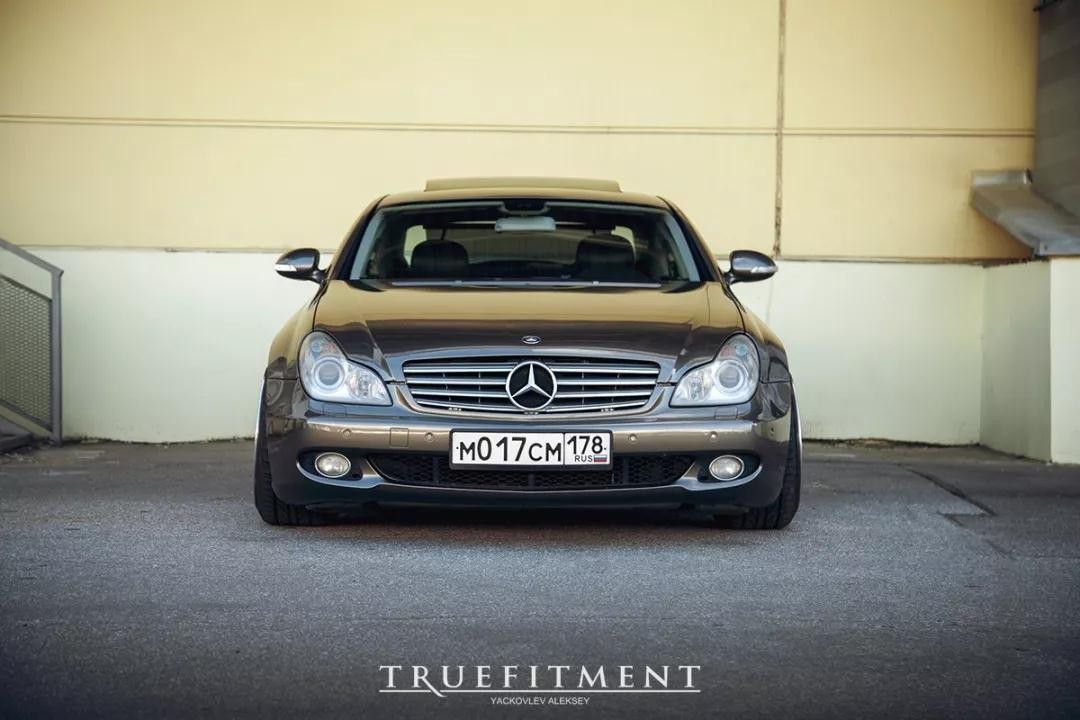 一条非常有态度的香蕉奔驰cls