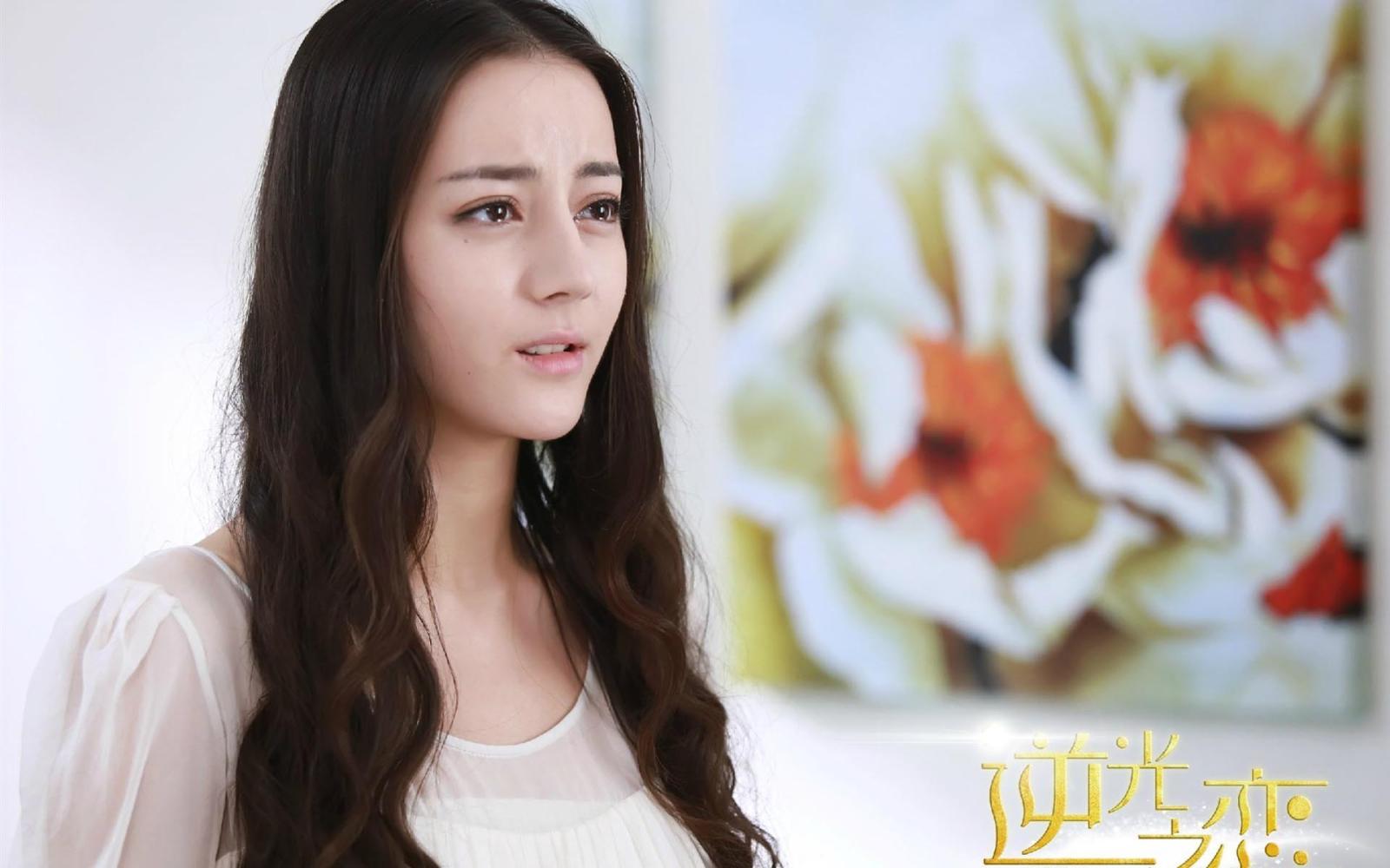 新疆美女同样是24岁,娜扎和迪丽热巴的差别还蛮大|迪丽热巴|电视剧