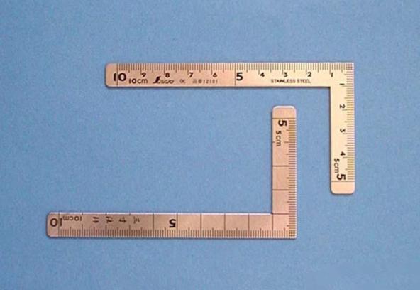曲尺,最早的名称是"矩",又名鲁班尺,木工常用到的.锁钥雕刻石磨.