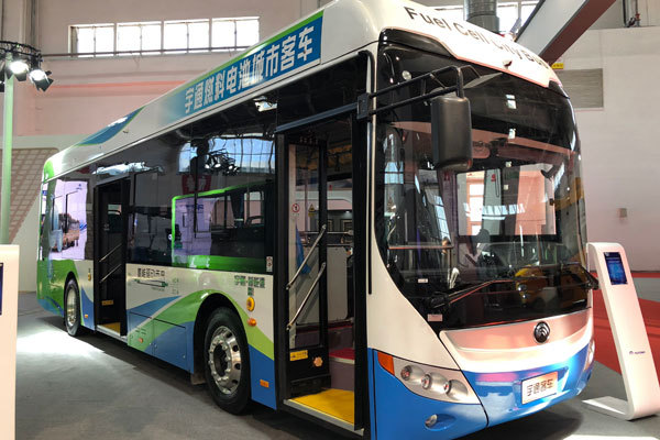 纯电动公交e10亮相道路运输展直面"痛点",新一代宇通新能源客车来了就
