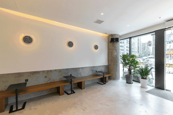 酷似龙星凉的"禁欲系"小哥哥,特别容易害羞的眼镜哥哥,甚至连看上去一