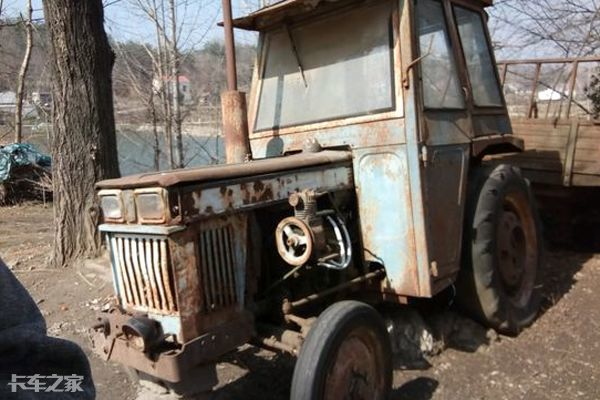 查阅资料,神牛25始于上世纪70年代,产自湖北拖拉机厂.