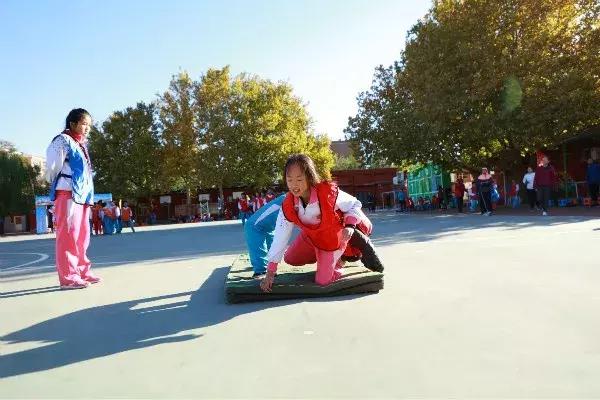 新梦想! 新未来! 扶轮小学运动会真精彩!