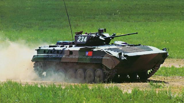 乌克兰步兵战车损失惨重向波兰买二手货其实中国86步战更好用