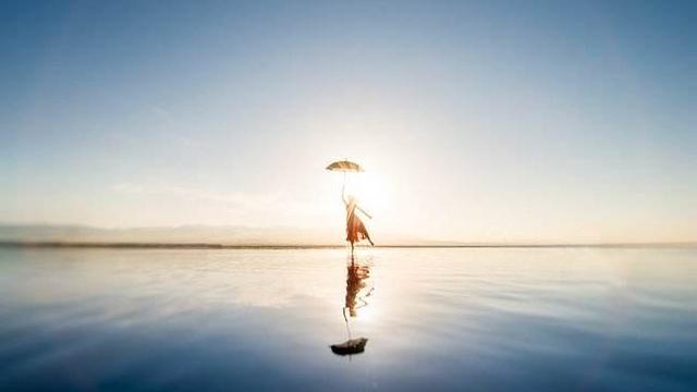 茶卡盐湖从一个普通的采盐场华丽转身成为一个网红景点和旅行必打卡之