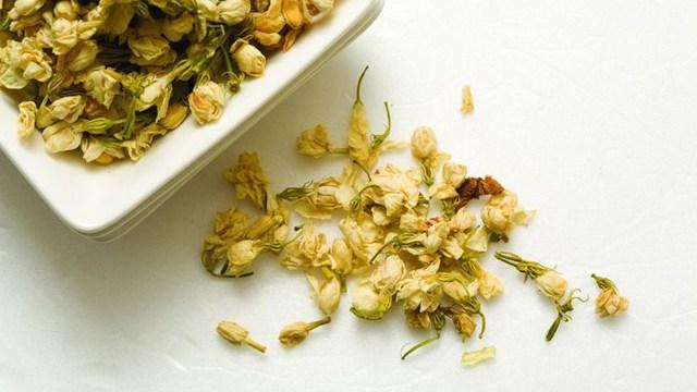 茉莉花泡茶喝,对身体有4个好处,但应记住3个不宜