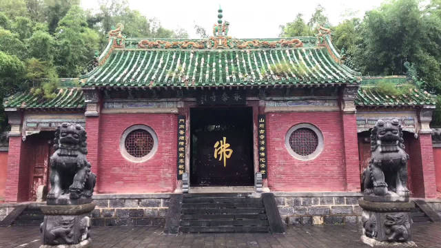 永泰寺位于河南省登封市太室山西麓,坐东朝西面对少林寺