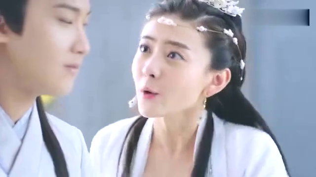 《双世宠妃》墨连城重伤未愈, 曲檀儿治疗却吐血!