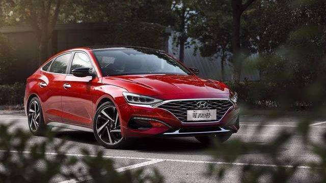 现代运动家轿的实力之作，菲斯塔能否成功挑战本田思域呢？