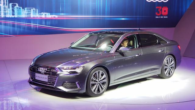 全新奥迪a6l正式发布轴距加长100mm它和奔驰e你怎么选