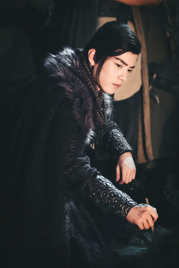 林修崖小哥哥怎么还不肥来小嗨想你啦