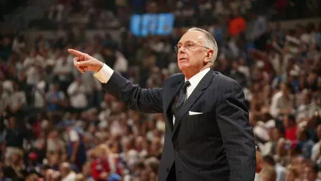 当众侮辱队员,亲手毁掉昔日欧洲天才,拉里布朗是大师还是魔鬼?