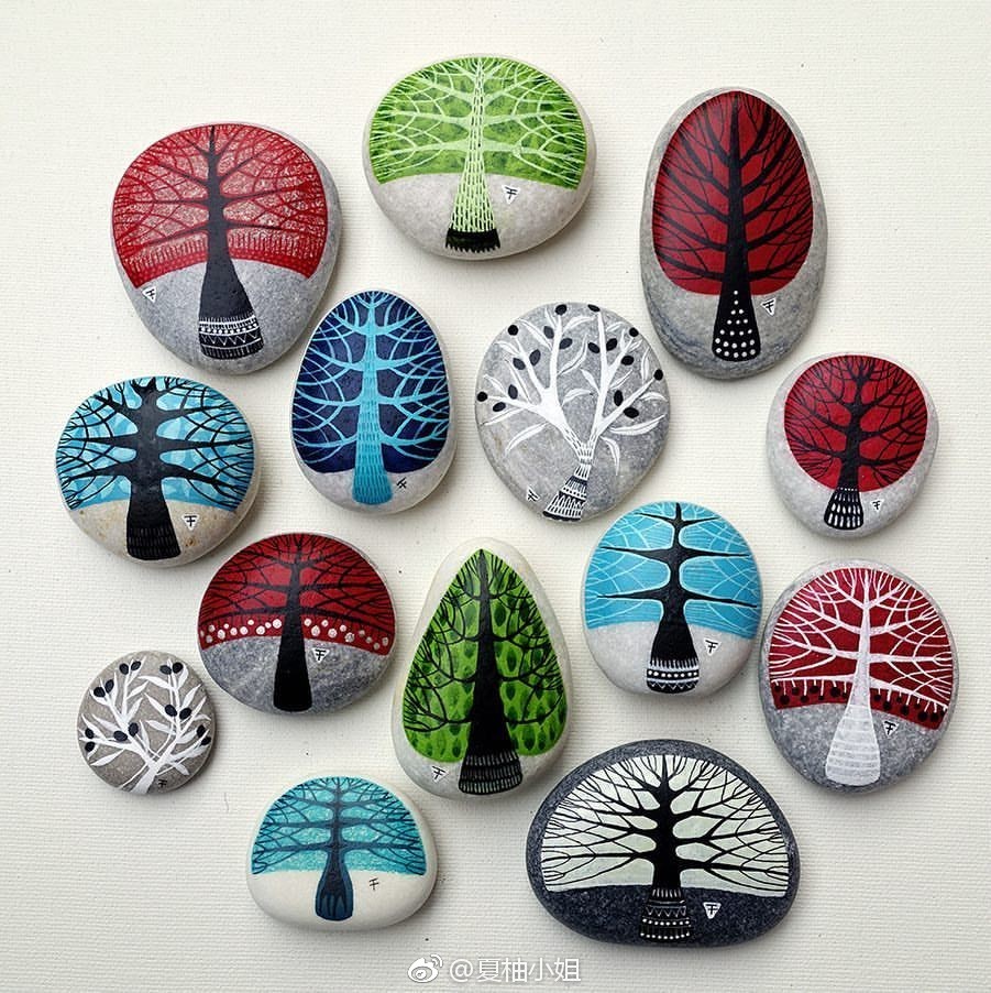 植物线描石头画