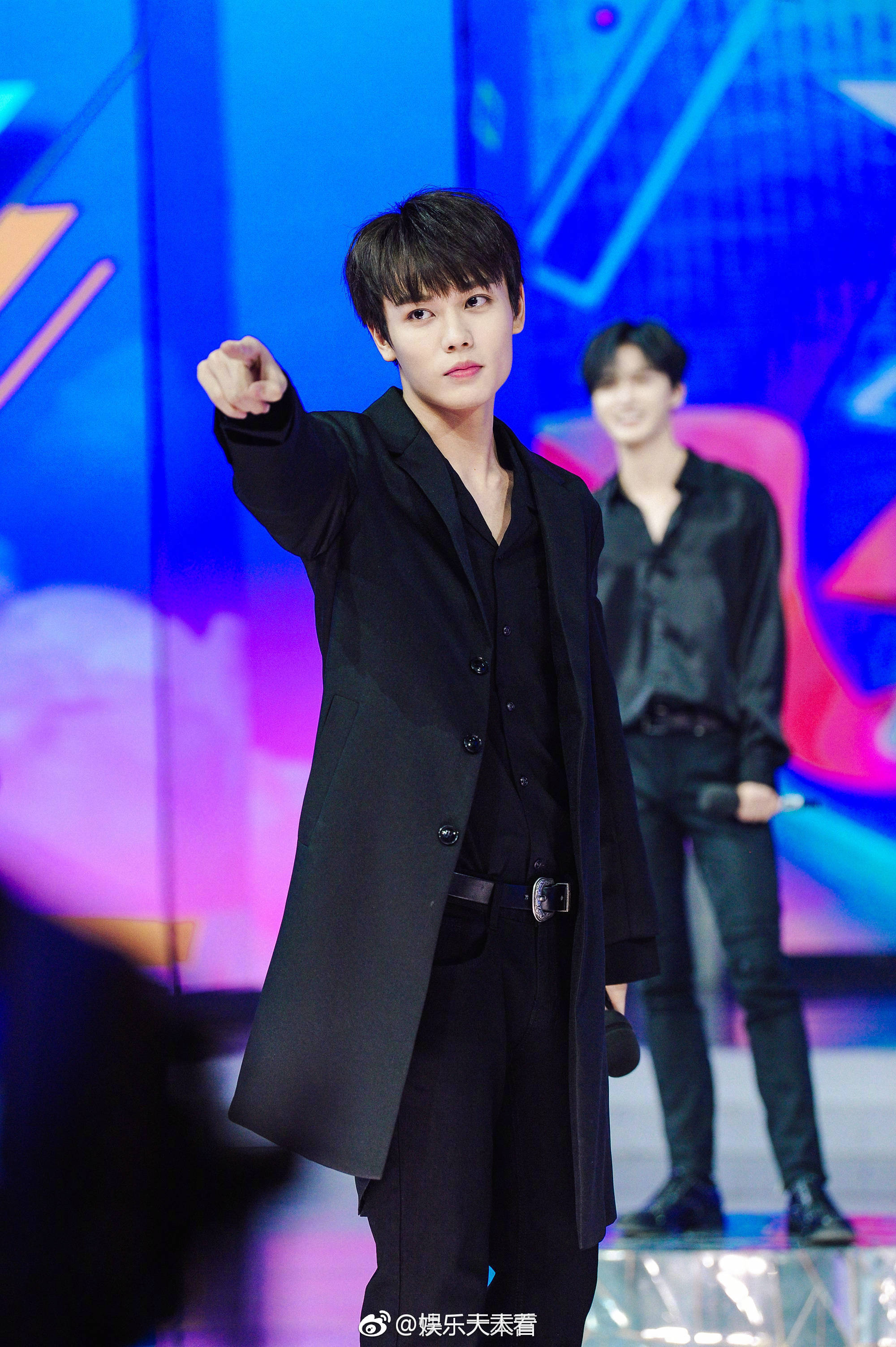 林彦俊西装礼仪,举止言行间满满都是绅士风度