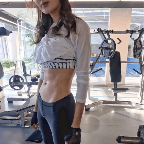 王紫璇小神婆造型到底隐藏了多少东西?网友:这身材给我做梦都笑醒