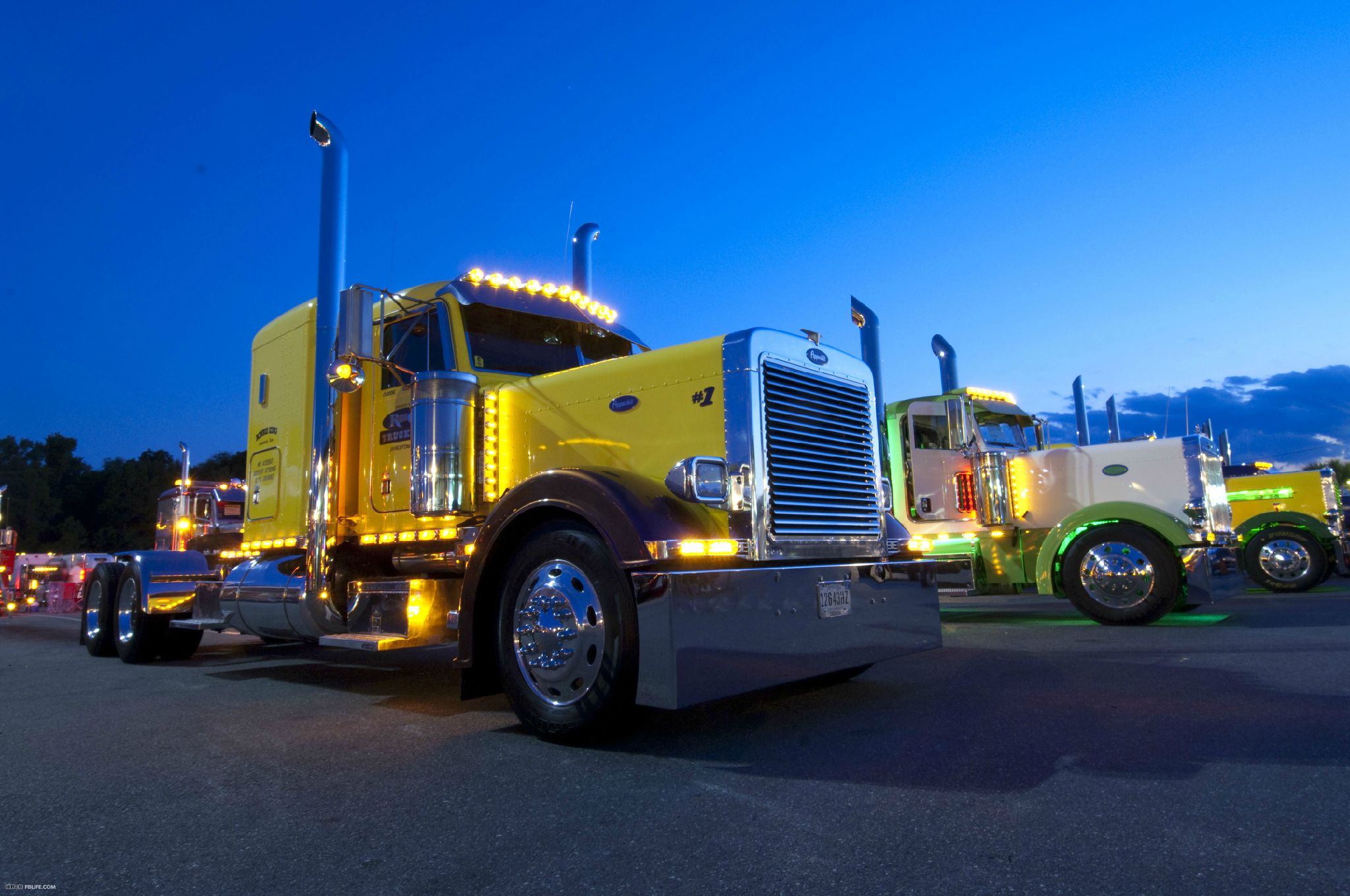 "长鼻子"大卡车(擎天柱的各种伪装)分分钟就要变形!